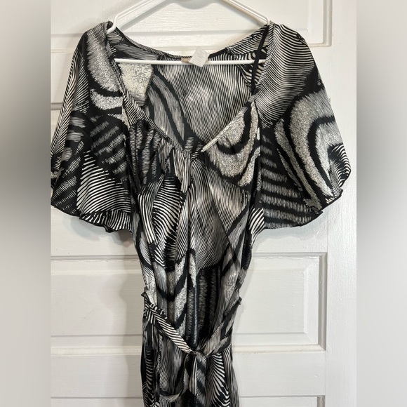 Tunic style top. Bundle $10 items at 2/$10 - Picture 1 of 2